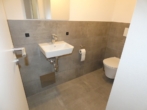 Gäste-WC - **Gemütliche 2,5-Zimmer-Wohnung mit EBK in kernsaniertem Altbau Whg12 – ab sofort**