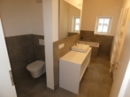 Bad Ansicht 1 - Moderne 3,5-Zimmer-Wohnung mit EBK in kernsaniertem Altbau