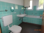 Bad Ansicht 2 - !!Auf Zeit!! 3 Zimmer EG-Wohnung mit Einbauküche, Gartennutzung in Aalen zu vermieten