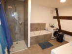 Bad Ansicht 1 - Schicke 2-Zimmer Altstadt-Wohnung in kernsaniertem Altbau – ab sofort