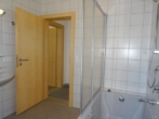 Bad 2 - Großzügige 3,5 Zimmer- Wohnung mit EBK und Terrasse in Oberkochen