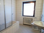 Bad - Teilmöblierte 3,5 Zimmer- Wohnung mit EBK und Terrasse in Oberkochen