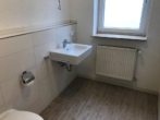 Bad Ansicht 1 - Renovierte 2-Zimmer-Wohnung für Singles - ab sofort frei