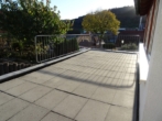 Terrasse Ansicht 2 - Helle, großzügige 2,5 Zimmer Wohnung mit EBK, Wintergarten, Terrasse, Carport