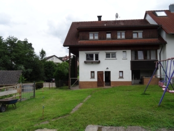 Charmante – Doppelhaushälfte mit zwei Wohnungen, Garten in Aalen-Waiblingen, 73434 Aalen / Waiblingen, Haus