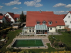Traumhaus mit Einliegerwohnung und Pool in Stadtrandlage von Dinkelsbühl - Aussenansicht 3
