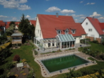 Traumhaus mit Einliegerwohnung und Pool in Stadtrandlage von Dinkelsbühl - Aussenansicht 1